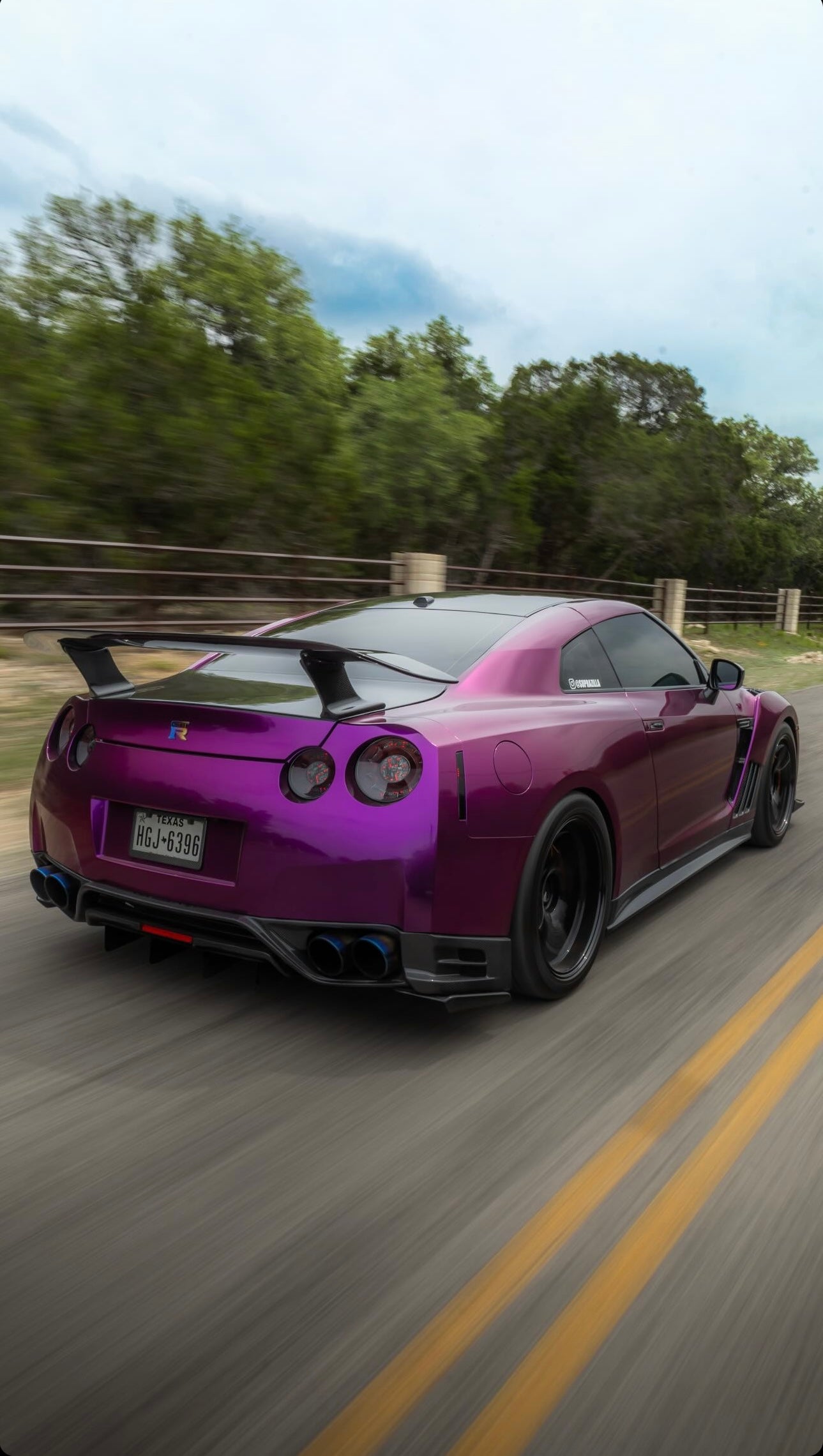 Carbon Fiber Rear Diffuser with LED Strip for GTR 09-15