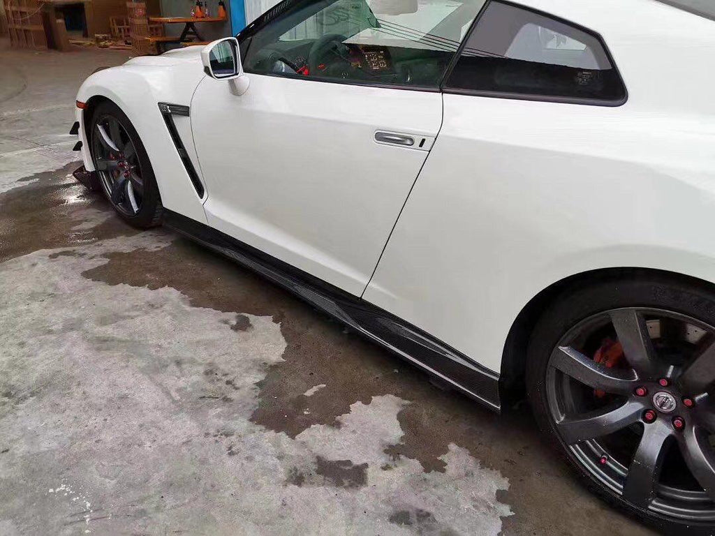 Nissan GTR R35 Carbon Fiber TS Style Side Skirts