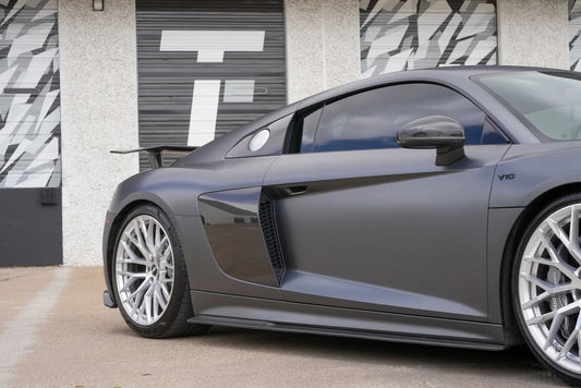 V Style Carbon Fiber Sideskirts - Audi R8