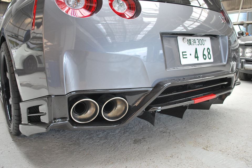 Carbon Fiber Rear Diffuser with LED Strip for GTR 09-15
