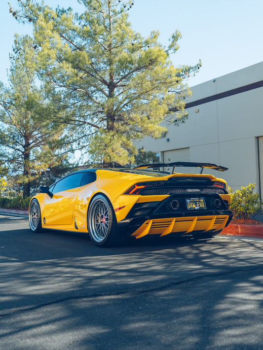 V-Style Carbon Fiber Rear Wing - Lamborghini Huracan
