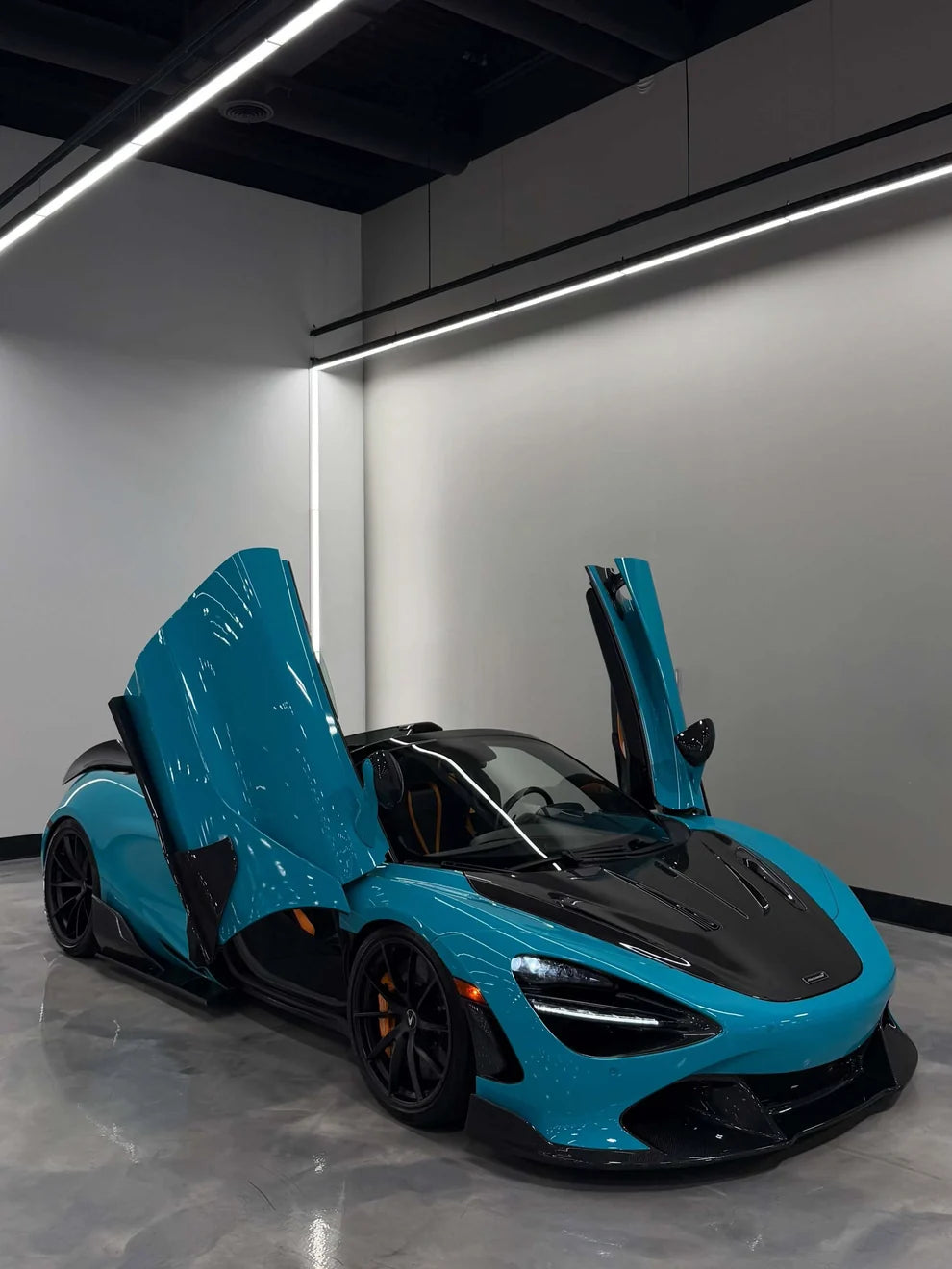 R Style Dry Carbon Fiber Hood Bonnet - McLaren 720S