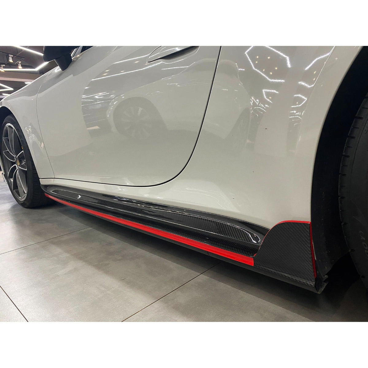 Carbon Fiber V3 Side Skirt Extension Kit - Porsche 911 992 2020-2025