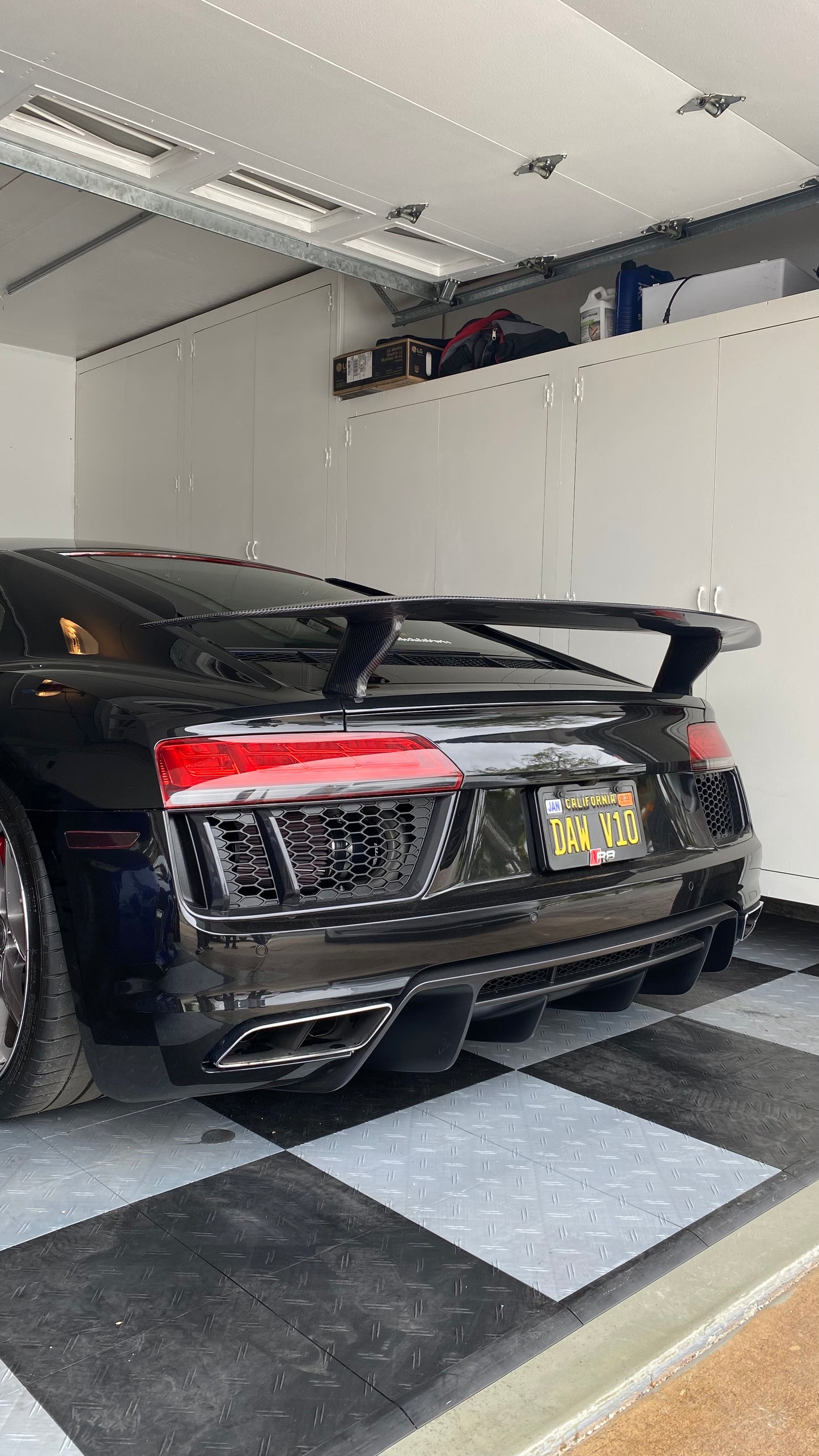 Artisan Carbon Fiber R8 Rear V-Style Spoiler - Audi R8